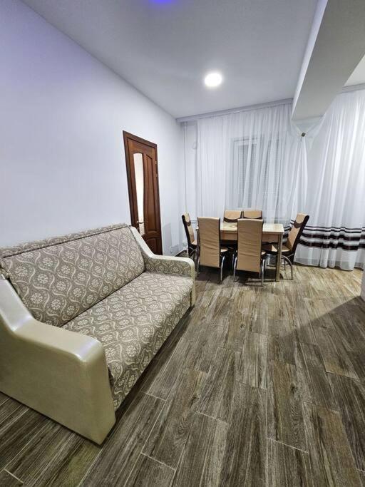 2 Bedroom Central Apartment Chisinau Luaran gambar